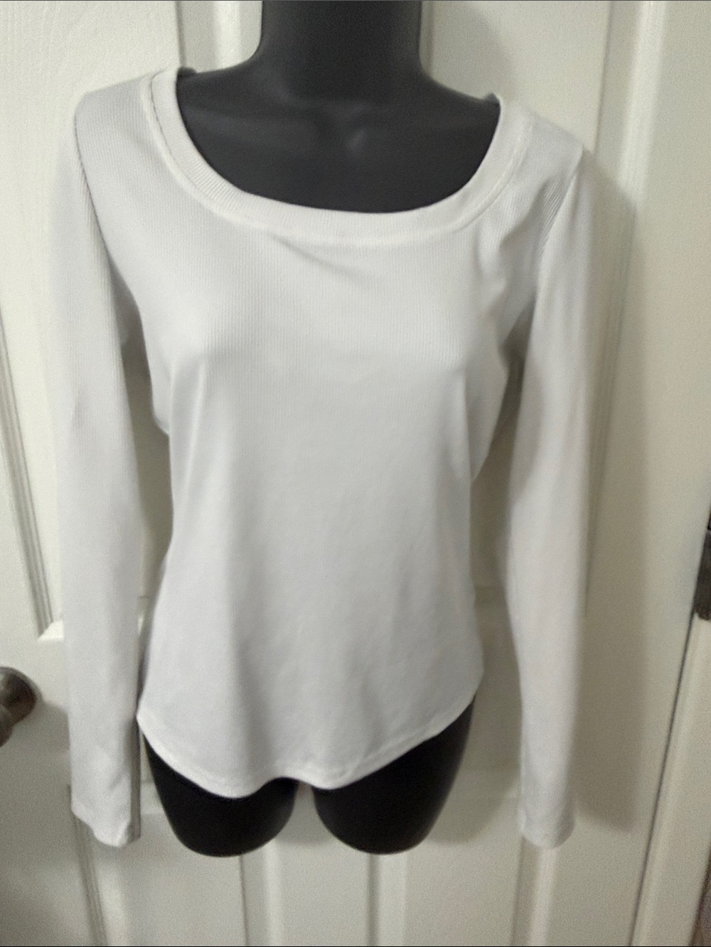 Women's Scoop Neck Long Sleeve Top - White